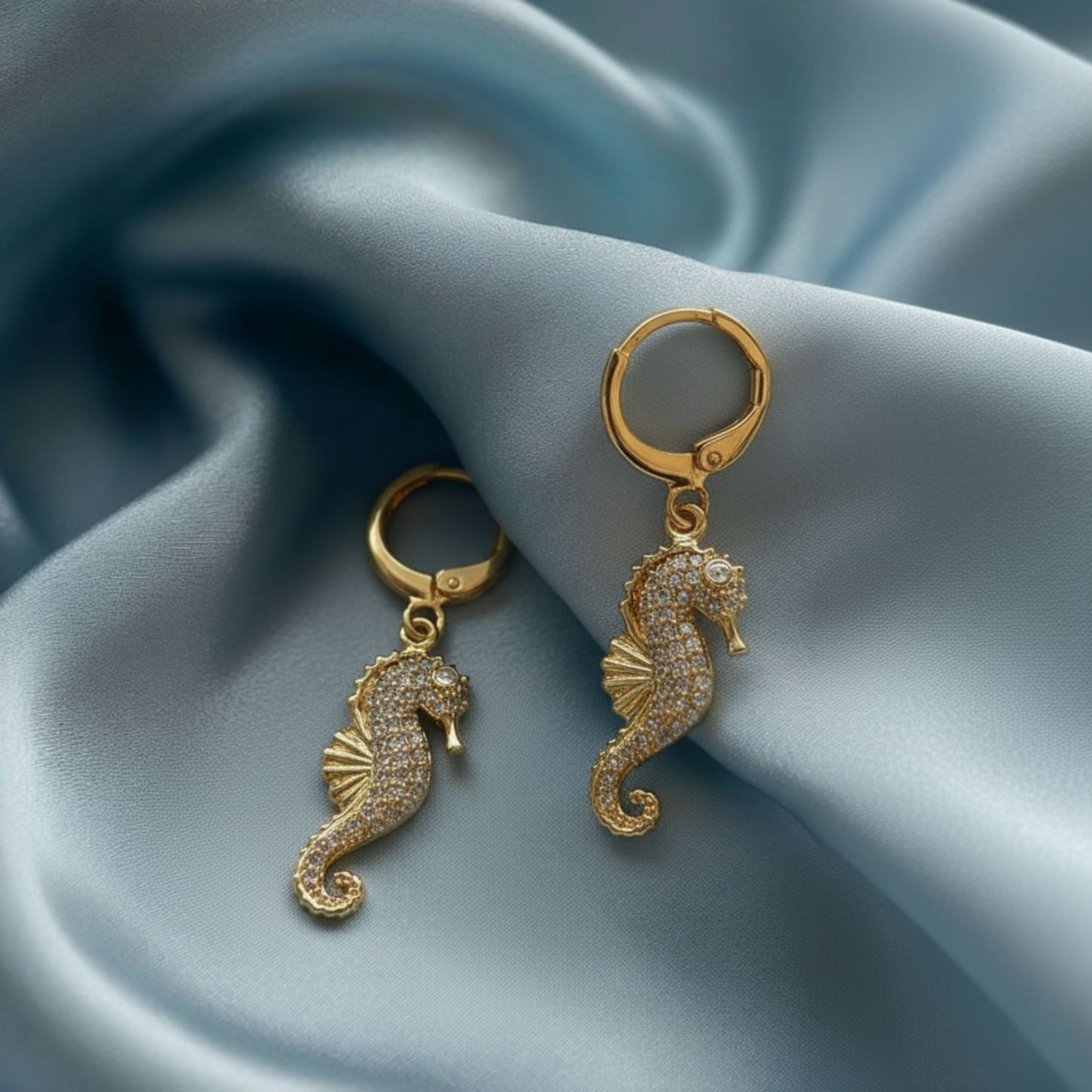 Aretes Colgantes tipo Huggies -Caballito de mar