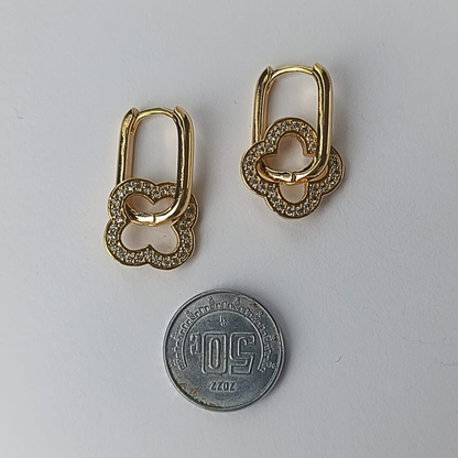 Arracadas Huggie trebol