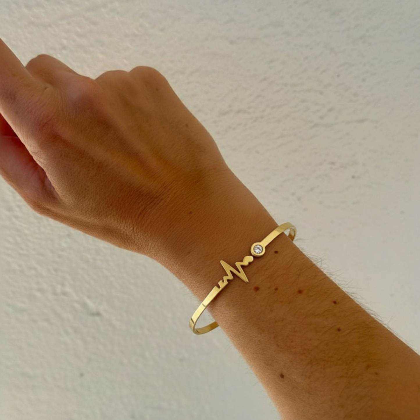 Brazalete dorado “Love”
