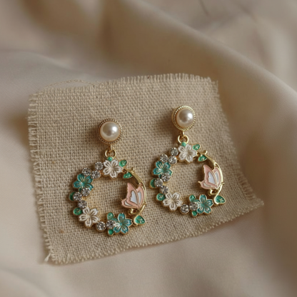 Aretes con perla, flores y mariposa