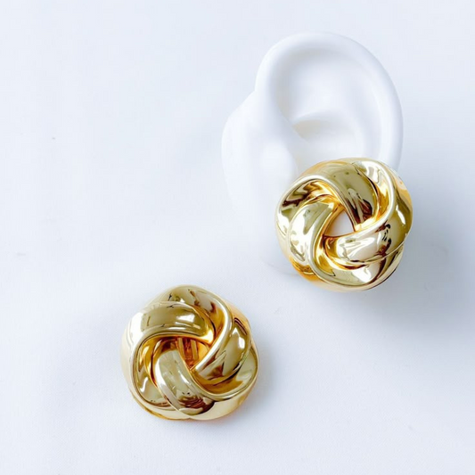 Aretes Dorados Entrelazados