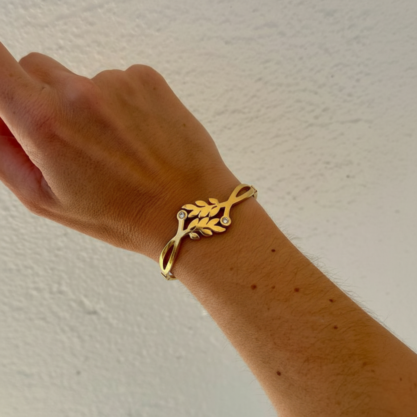 Brazalete dorado hojas encontradas